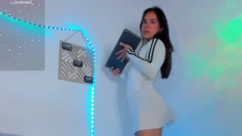 Cute horny1 online show from March 2025 06:00:02 AM