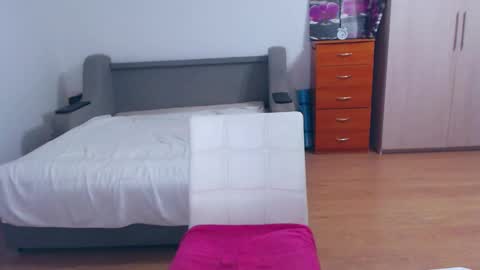 cute_jes online show from January 2025 05:26:02 PM