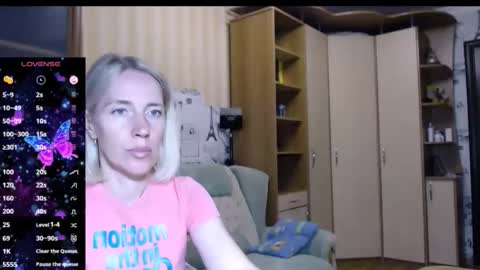 cute_lion_ online show from September 2025 12:49:02 PM