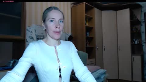 cute_lion_ online show from November 2025 03:23:01 PM