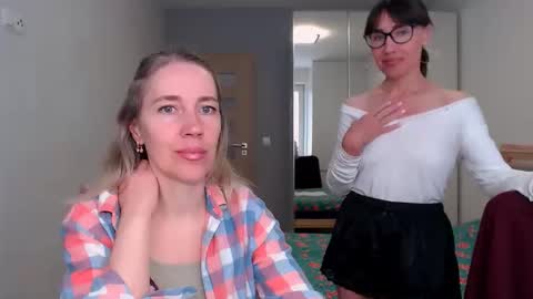cute_lion_ online show from April 2026 12:14:01 PM