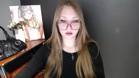 Snapshot of cute_minx chatting on May 2026 06:42:01 AM Veronica online show from May 2026 06:42:01 AM