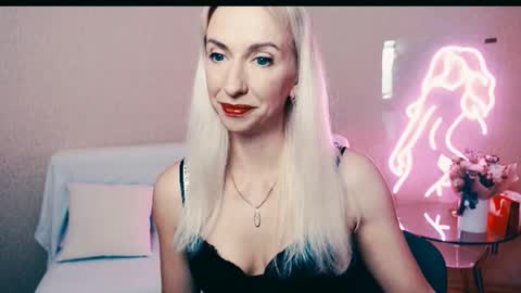 Snapshot of cute_smile_shy chatting on October 2025 08:07:02 PM cute_smile_shy online show from October 2025 08:07:02 PM