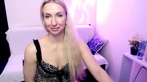 cute_smile_shy online show from March 2026 09:31:02 AM