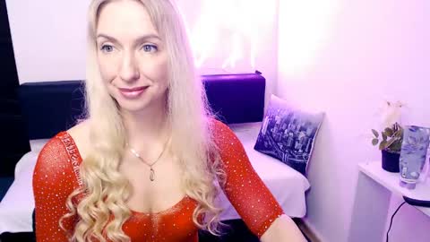 cute_smile_shy online show from May 2026 08:39:01 PM