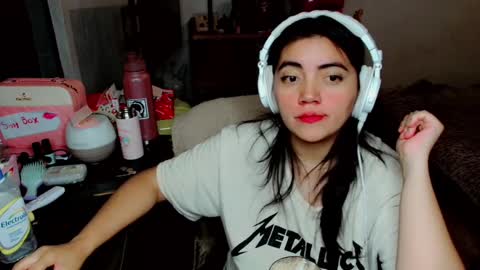 Snapshot of cuteambervi chatting on December 2024 01:36:01 AM Princess Amber online show from December 2024 01:36:01 AM