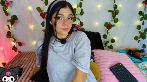 Snapshot of cutee_andrea chatting on October 2025 02:45:02 AM Andrea 3 online show from October 2025 02:45:02 AM