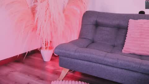 Zoe  online show from December 2025 04:29:02 AM