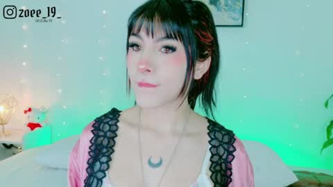Zoe  online show from April 2026 04:21:02 AM