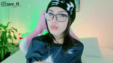 Zoe  online show from May 2026 04:06:02 AM