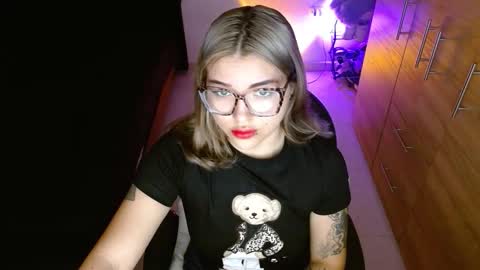 isabella online show from March 2026 05:04:01 PM