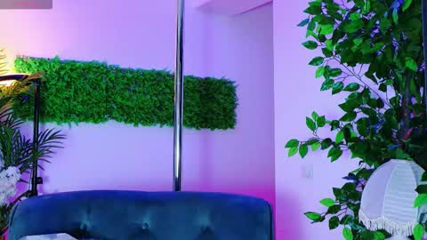 cuteness__girl online show from November 2025 07:30:01 AM