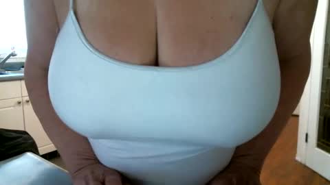 Snapshot of cutenlittle28 chatting on January 2025 07:26:02 PM CuteNlil online show from January 2025 07:26:02 PM