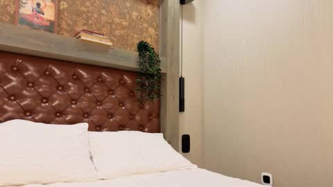 Snapshot of cuterebelious chatting on November 2025 01:33:02 PM Kim online show from November 2025 01:33:02 PM