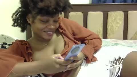 Snapshot of cutermilly chatting on December 2024 11:44:01 AM cutermilly online show from December 2024 11:44:01 AM