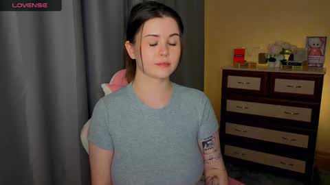 Snapshot of cutie_mili chatting on April 2026 05:41:02 PM mili online show from April 2026 05:41:02 PM