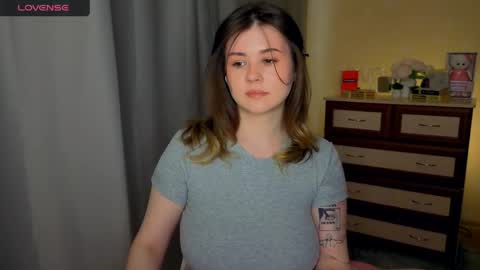 Snapshot of cutie_mili chatting on April 2026 08:17:02 AM mili online show from April 2026 08:17:02 AM