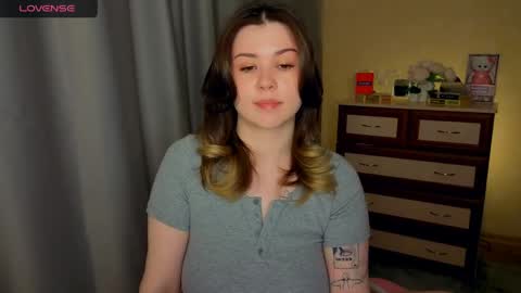 Snapshot of cutie_mili chatting on April 2026 12:04:01 PM mili online show from April 2026 12:04:01 PM