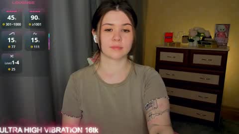 Snapshot of cutie_mili chatting on April 2026 05:30:01 PM mili online show from April 2026 05:30:01 PM