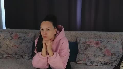 Snapshot of cutiefru1t chatting on April 2026 07:37:02 AM Trisha online show from April 2026 07:37:02 AM