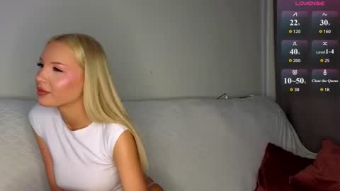 cutiefull_lion online show from June 2026 05:27:01 AM