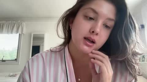 Cutieoggg420 online show from September 2025 06:18:02 PM