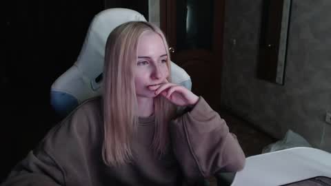 Cutti Crystal online show from April 2026 04:12:01 PM