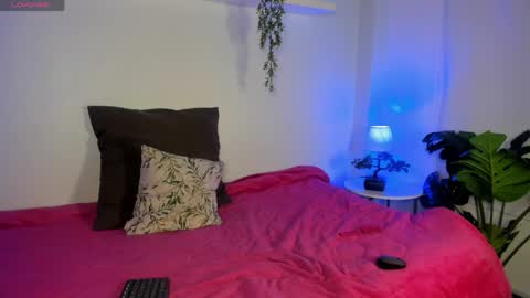 Snapshot of cuttie_blondie_dh chatting on May 2026 11:07:01 AM Laura online show from May 2026 11:07:01 AM