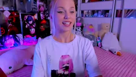 Snapshot of cuttie_ponyy chatting on June 2026 08:33:01 PM Nora online show from June 2026 08:33:01 PM