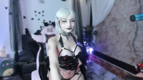 Naomii online show from October 2025 12:41:02 AM