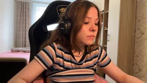 cyber_shawty online show from April 2026 01:59:02 PM