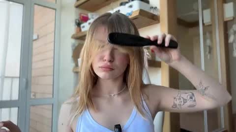 Im Emi streaming with my friend Reyna today online show from April 2026 11:24:02 AM