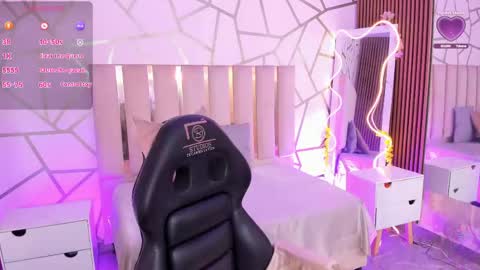 cyrus_tay online show from April 2026 12:29:02 PM