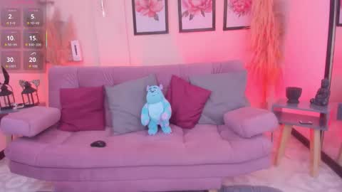 Daniela  online show from November 2025 12:05:02 PM