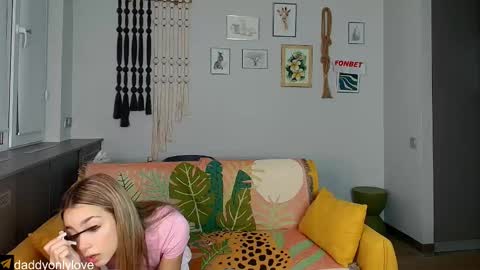 Snapshot of daddyonlyloveme chatting on September 2025 08:22:01 PM Zoe online show from September 2025 08:22:01 PM