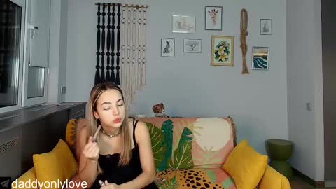 Snapshot of daddyonlyloveme chatting on October 2025 08:17:01 PM Zoe online show from October 2025 08:17:01 PM