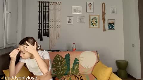 Snapshot of daddyonlyloveme chatting on October 2025 08:20:01 PM Zoe online show from October 2025 08:20:01 PM