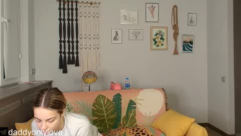 Snapshot of daddyonlyloveme chatting on October 2025 08:27:02 PM Zoe online show from October 2025 08:27:02 PM