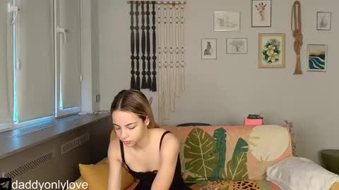 Snapshot of daddyonlyloveme chatting on October 2025 10:04:01 PM Zoe online show from October 2025 10:04:01 PM