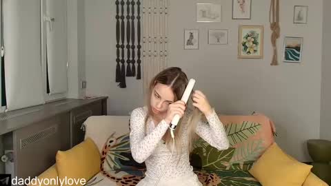 Snapshot of daddyonlyloveme chatting on November 2025 09:26:02 PM Zoe online show from November 2025 09:26:02 PM