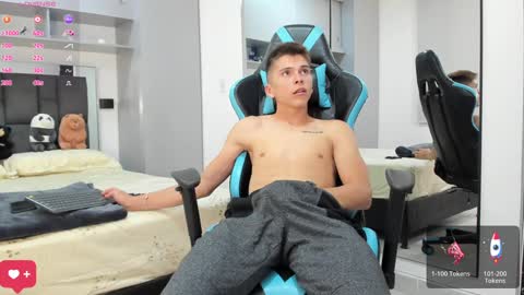 Snapshot of daddyrich4u chatting on December 2024 11:40:02 PM daddyrich4u online show from December 2024 11:40:02 PM