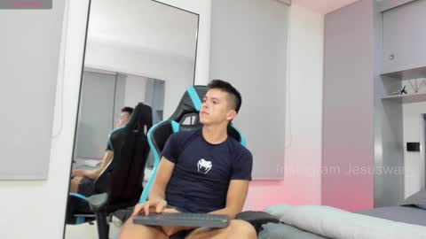 Snapshot of daddyrich4u chatting on November 2025 01:37:01 AM daddyrich4u online show from November 2025 01:37:01 AM