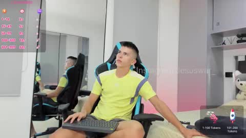 Snapshot of daddyrich4u chatting on November 2025 04:42:02 PM daddyrich4u online show from November 2025 04:42:02 PM