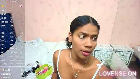 Snapshot of daddysneakinme chatting on January 2025 07:53:01 PM Anny online show from January 2025 07:53:01 PM