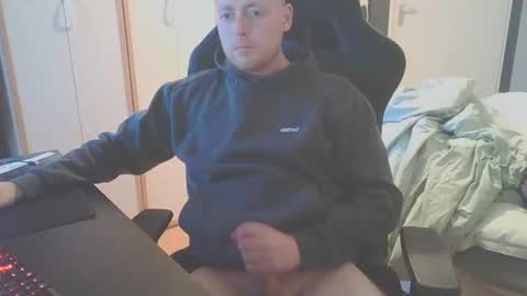 Snapshot of dae5 chatting on December 2025 03:06:01 PM Dae5 online show from December 2025 03:06:01 PM