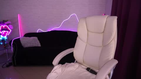 daenerys_daen online show from September 2025 07:42:01 AM