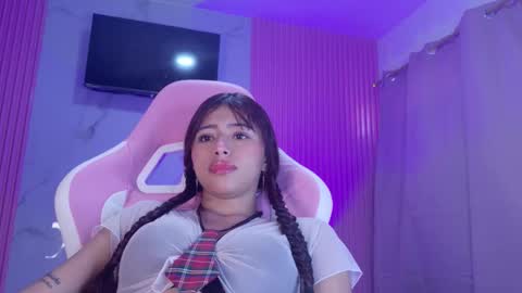 Dafne  online show from November 2025 03:55:01 PM