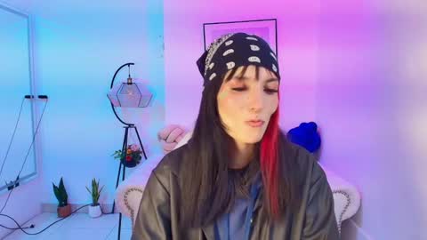 dafne huges online show from January 2025 12:35:01 PM