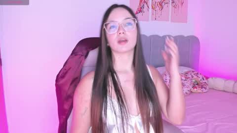 Dafne  online show from November 2025 04:40:01 PM