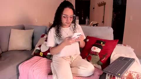 Snapshot of dahliabrowniee chatting on December 2025 03:55:01 AM Dahli online show from December 2025 03:55:01 AM